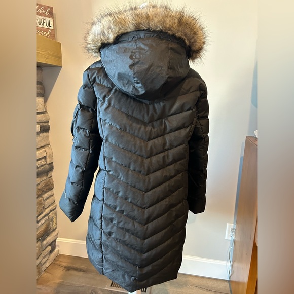 Eddie Bauer Down Parka with removable faux fur hood; size Petite XL. - Picture 6 of 14